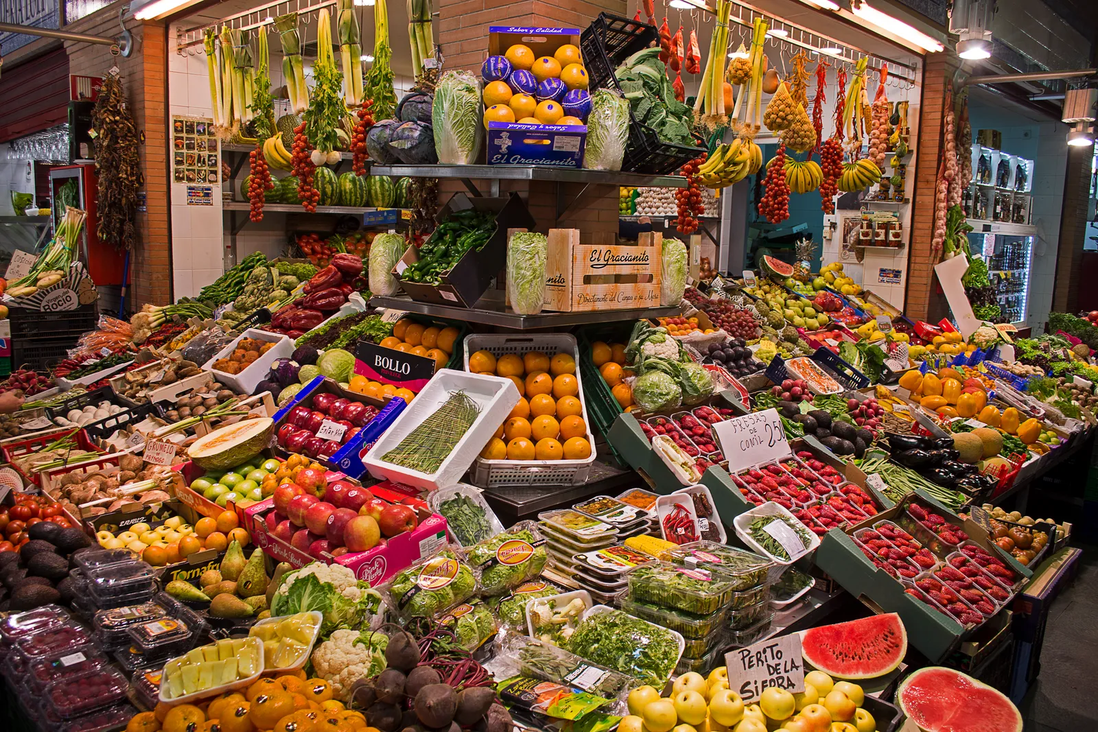 Produce stalls and interior corridor inside Mercado de Triana